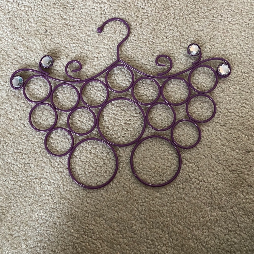 Scarf hanger